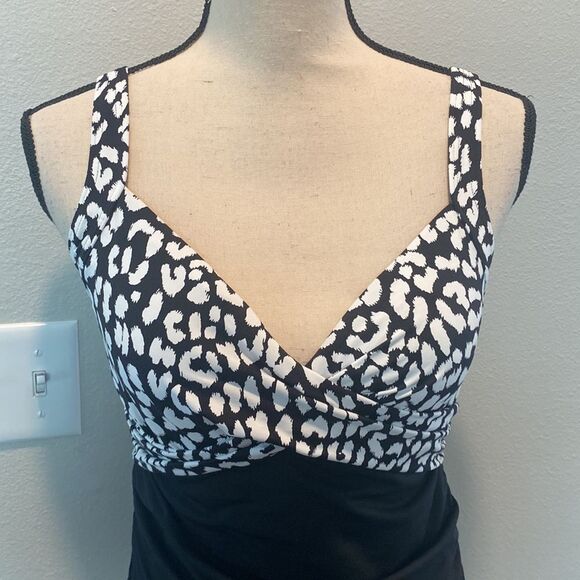 Lands’ End Black White Tankini Swimsuit Size 4P - Picture 3 of 13